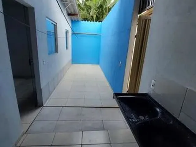 Imagem: A casa possui 1 Dormitório, 1 Banheiro, 1 Vaga na garagem