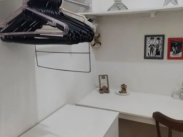 Imagem: O quarto possui Imóvel mobiliado e está localizado em