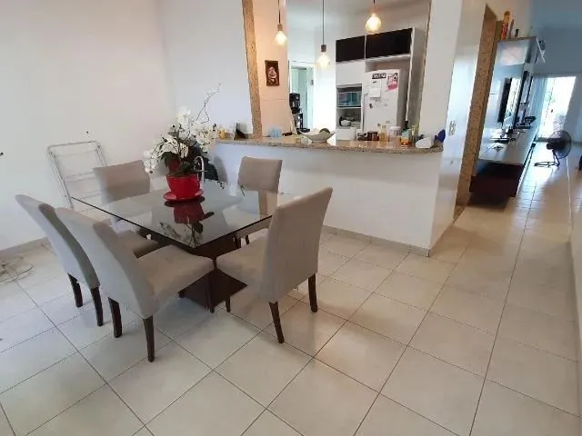 Imagem 3: Vende Se Imovel. Piscina, Varanda, 200m² de Áreae2 Vagas na garagem