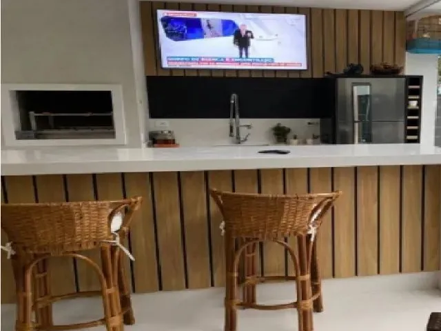 Imagem 4: Vende Se Imovel. Piscina, Varanda, 200m² de Áreae2 Vagas na garagem
