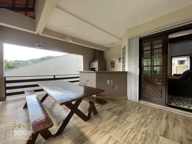 Imagem 2: Casa Triplex com espaço livre nos fundos