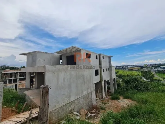 Imagem: Casa À Venda, 4 Quartos, 1 Suíte, 3 Vagas