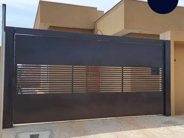 Imagem: A casa possui 2 Dormitórios, 1 Suíte, 2 Banheiros, 2