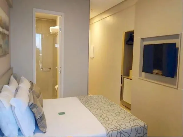 Imagem: O studio possui 1 Dormitório, 1 Banheiro, 1 Vaga na