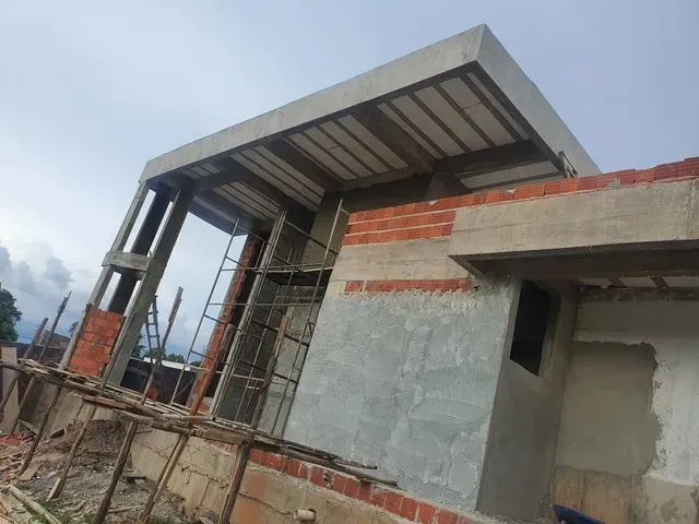 Imagem: A casa em condomínio possui 4 Dormitórios, 4 Suítes, 5