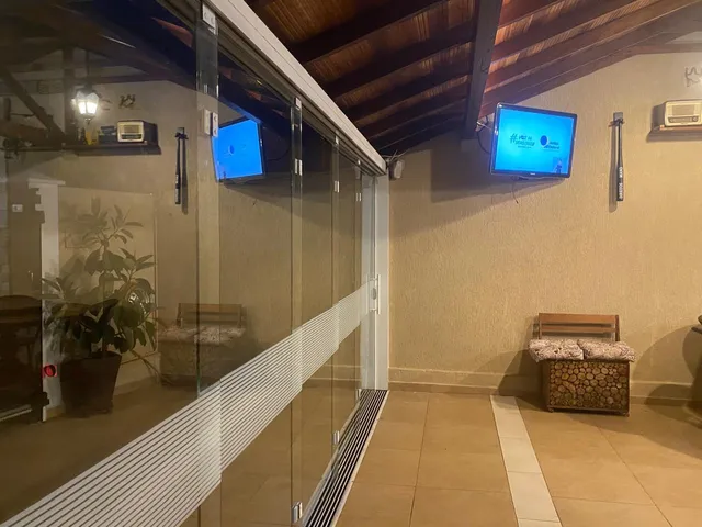 Imagem 2: Casa à venda em Pinhais-PR, bairro Emiliano Perneta: 3 quartos, 1 suíte, 1 sala, 2