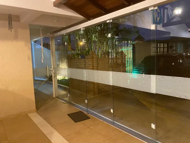 Imagem 5: Casa à venda em Pinhais-PR, bairro Emiliano Perneta: 3 quartos, 1 suíte, 1 sala, 2
