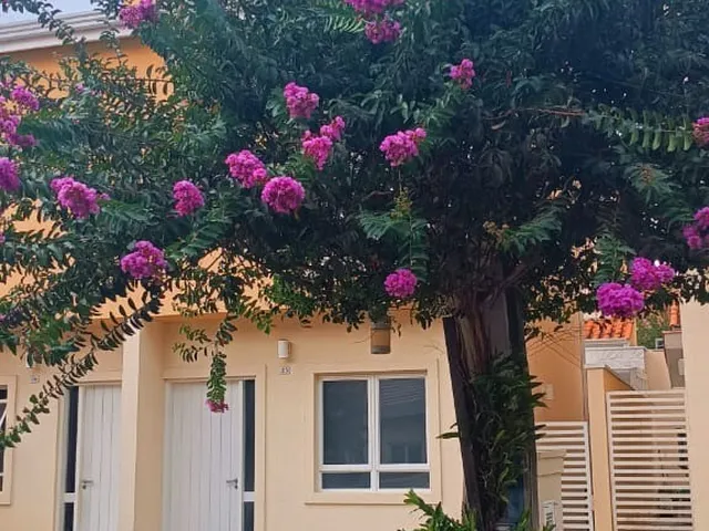 Imagem: Sobrado com 2 Quartos e 2 Vagas em Condomínio