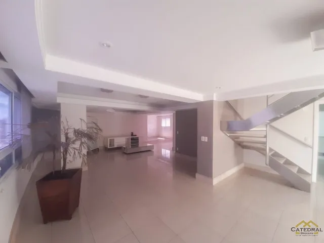 Imagem: A casa possui 4 Dormitórios, 4 Suítes, 6 Banheiros, 5