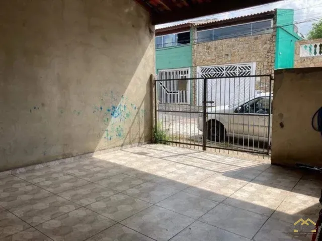 Imagem: A casa possui 2 Dormitórios, 1 Suíte, 3 Banheiros, 2