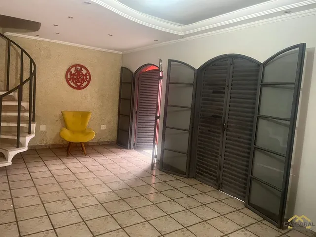 Imagem: A loja possui 4 Dormitórios, 1 Suíte, 2 Banheiros, 100m²