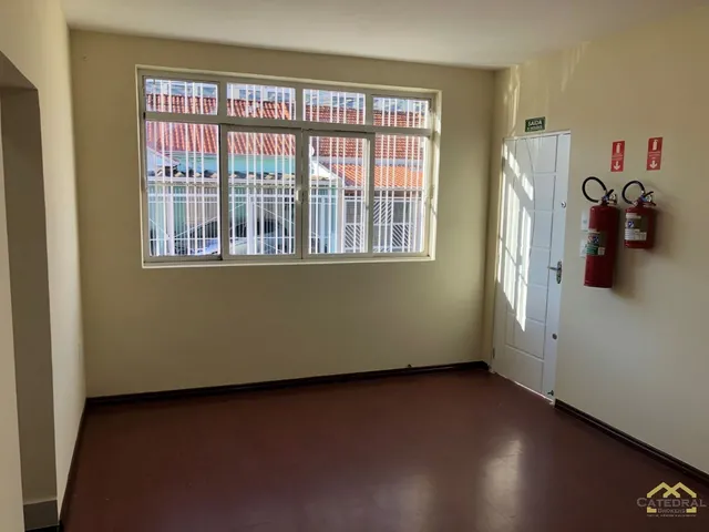Imagem: A loja possui 2 Banheiros, 90m² de Área e está