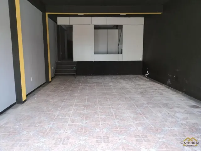 Imagem: A loja possui 1 Banheiro, 150m² de Área Privada e está