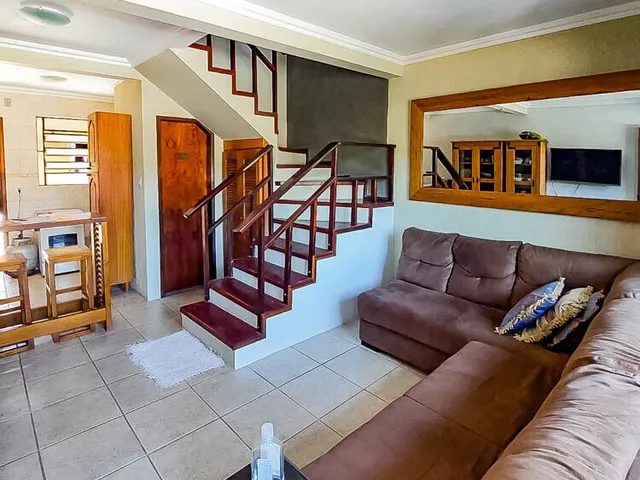Imagem 6: Sobrado Excelente - Amplo Pátio Frente e Fundos - Centro de Viamão