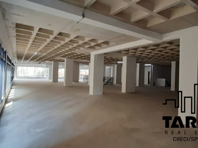 Imagem: A loja possui 2 Banheiros, 9 Vagas na garagem, 794m² de