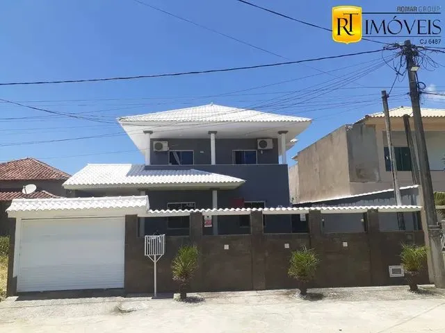 Imagem: A casa possui 4 Dormitórios, 1 Suíte, 3 Banheiros, 3