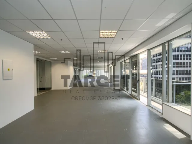 Imagem 7: Excelente Conjunto Comercial para sua Empresa. 1.300 m² na Chácara Santo Antônio!