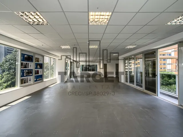 Imagem 9: Excelente Conjunto Comercial para sua Empresa. 1.300 m² na Chácara Santo Antônio!