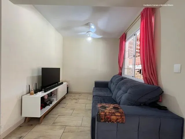 Imagem: A casa em condomínio possui 3 Dormitórios, 2 Banheiros, 2
