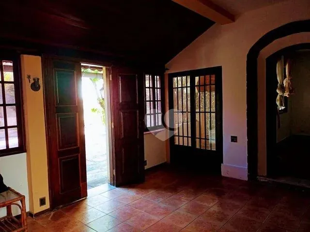Imagem: Casa com 4 Quartos para Alugar, 300 M²