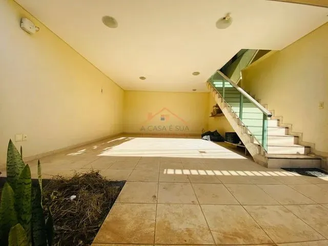 Imagem 1: Casa 03 Quartos Sendo Um Deles com Suíte, Área Externa 04 Vagas de Garagem, no Alvorada
