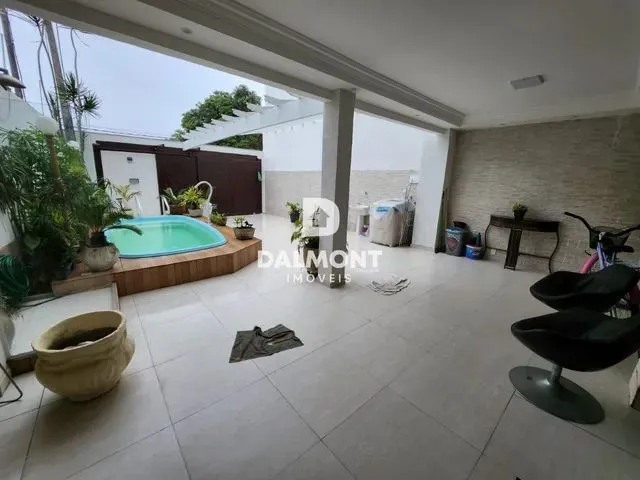 Imagem: Belíssima Casa Triplex com 4 Quartos, Bairro