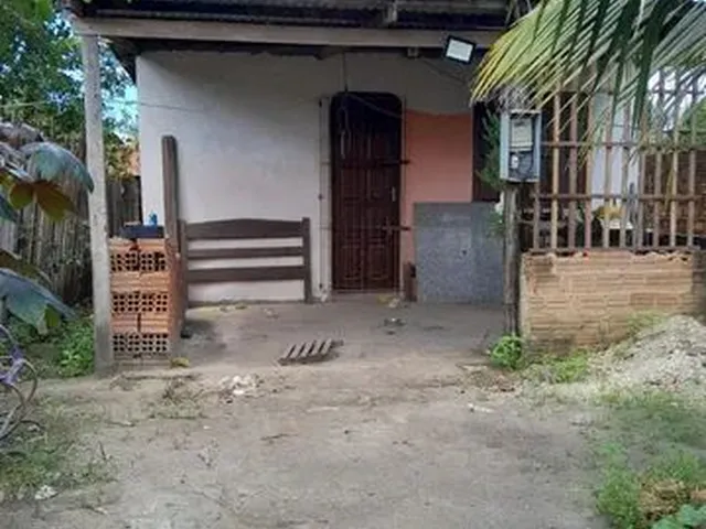 Imagem: A casa possui 1 Dormitório, 1 Banheiro, 1 Vaga na garagem