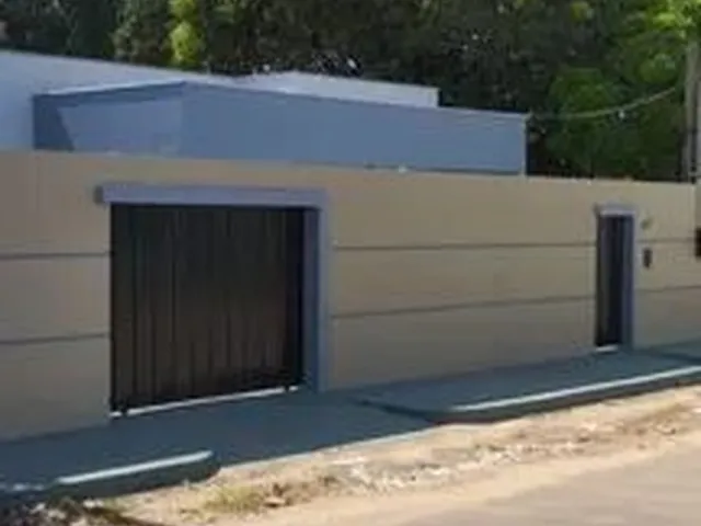 Imagem: A casa possui 3 Dormitórios, 1 Suíte, 1 Banheiro, 2 Vagas