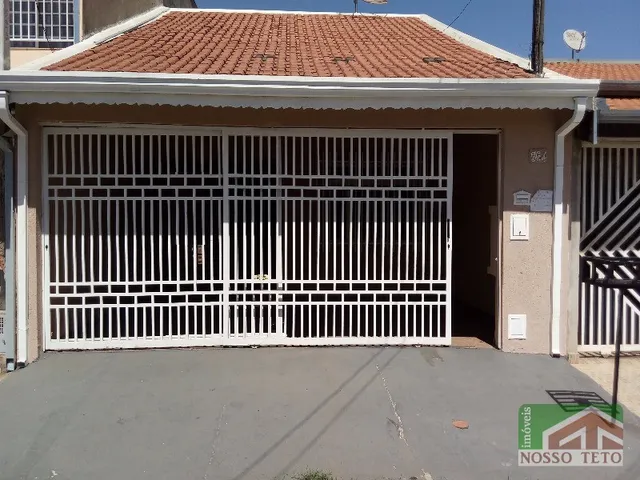 Imagem: A casa possui 3 Dormitórios, 1 Suíte, 1 Banheiro, 3 Vagas