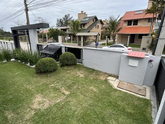 Imagem 2: Sobrado no centro a 300 metros da Praia de Garopaba