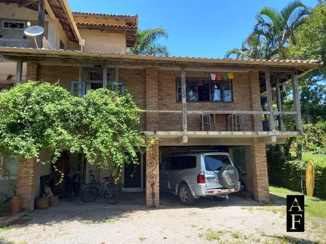 Imagem: A casa possui 3 Dormitórios, 2 Suítes, 3 Banheiros,