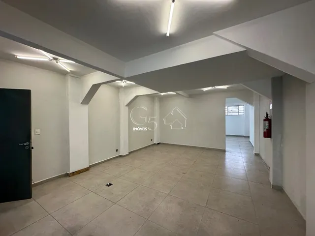 Imagem: A loja possui 1 Banheiro, 87m² de Área Privada e está