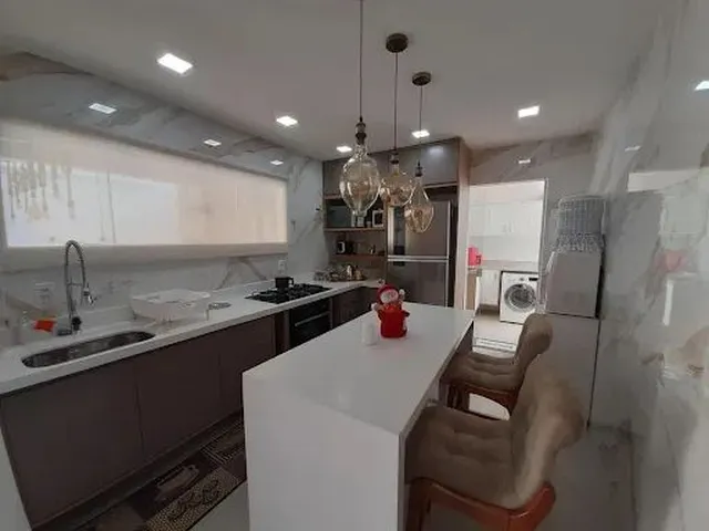 Imagem: Casa com 4 Dormitórios À Venda, 212 M²