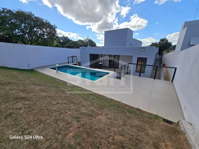 Imagem 2: Casa Impecável à venda no Jardim Ipê,4 Quartos, Pé Direito Duplo e Piscina