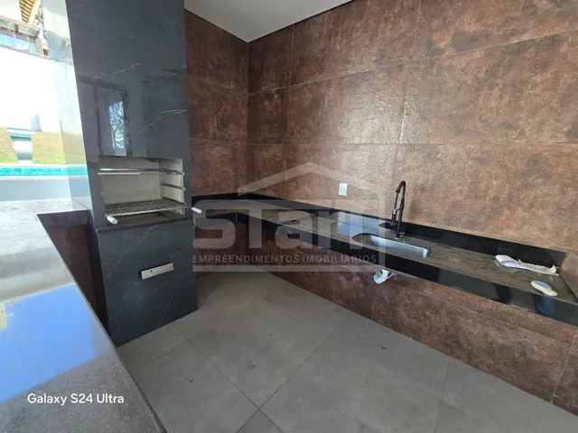Imagem 6: Casa Impecável à venda no Jardim Ipê,4 Quartos, Pé Direito Duplo e Piscina