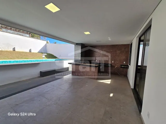 Imagem 7: Casa Impecável à venda no Jardim Ipê,4 Quartos, Pé Direito Duplo e Piscina