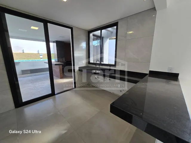 Imagem 8: Casa Impecável à venda no Jardim Ipê,4 Quartos, Pé Direito Duplo e Piscina