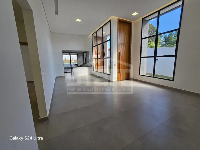 Imagem 10: Casa Impecável à venda no Jardim Ipê,4 Quartos, Pé Direito Duplo e Piscina