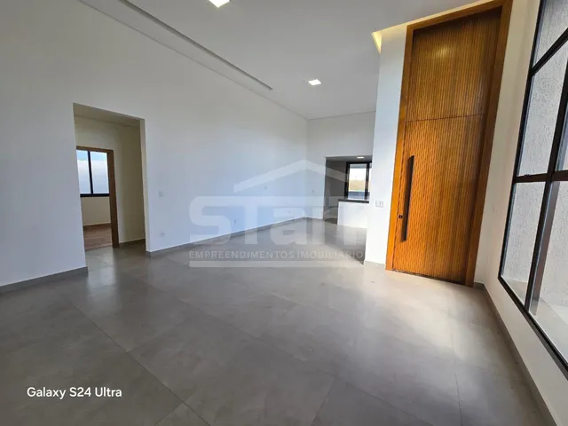 Imagem 11: Casa Impecável à venda no Jardim Ipê,4 Quartos, Pé Direito Duplo e Piscina
