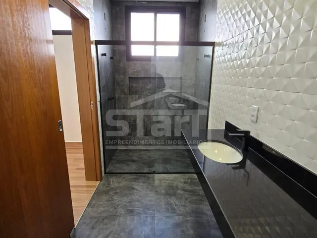 Imagem 13: Casa Impecável à venda no Jardim Ipê,4 Quartos, Pé Direito Duplo e Piscina