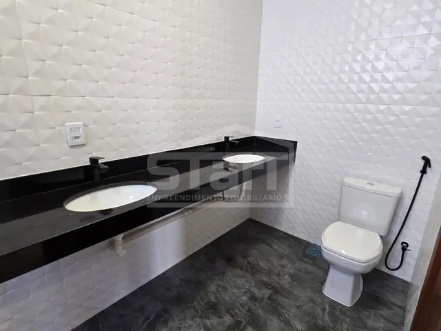 Imagem 14: Casa Impecável à venda no Jardim Ipê,4 Quartos, Pé Direito Duplo e Piscina
