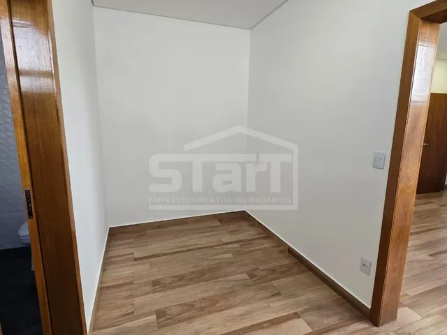 Imagem 15: Casa Impecável à venda no Jardim Ipê,4 Quartos, Pé Direito Duplo e Piscina