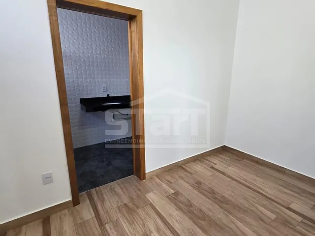 Imagem 16: Casa Impecável à venda no Jardim Ipê,4 Quartos, Pé Direito Duplo e Piscina