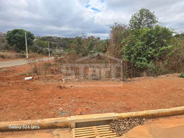 Imagem 2: Oportunidade Imperdível Lote Amplo À Venda no Bairro Amadeus