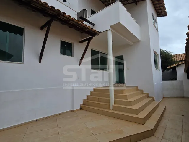 Imagem: Casa de alto padrão com vista para a lagoa