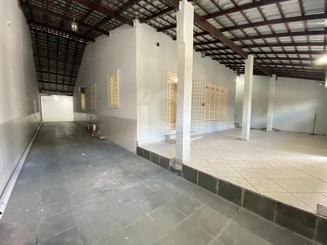 Imagem 1: Imperdível Casa à Venda em Manaus-AM, Parque 10 de Novembro: 4 Quartos, 1 Suite, 2