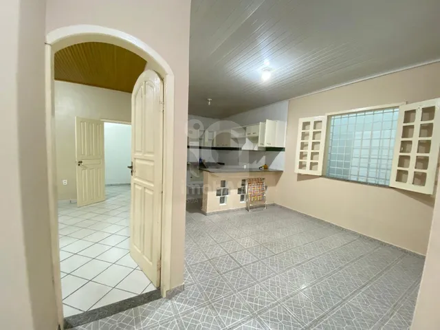 Imagem 4: Imperdível Casa à Venda em Manaus-AM, Parque 10 de Novembro: 4 Quartos, 1 Suite, 2