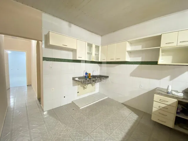 Imagem 2: Imperdível Casa à Venda em Manaus-AM, Parque 10 de Novembro: 4 Quartos, 1 Suite, 2