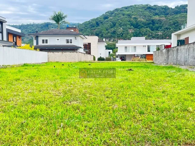 Imagem: Terreno À Venda em Condomínio Fechado