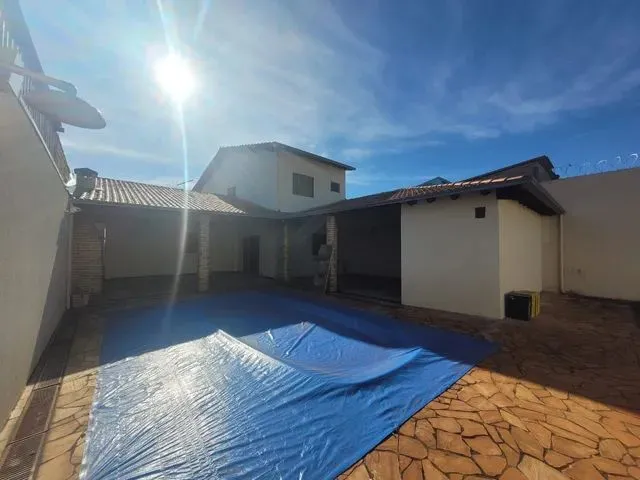 Imagem: Casa para Aluguel Possui 336 M2 com 06 Quartos